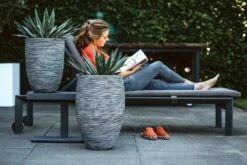 Capi Bloempot Hoog Nature Elegant Deluxe Rib NL - D38 X H58cm - Antraciet -Elho Verkoop vaas elegant deluxe rib nl 40x60 antraciet bloempot 6 8